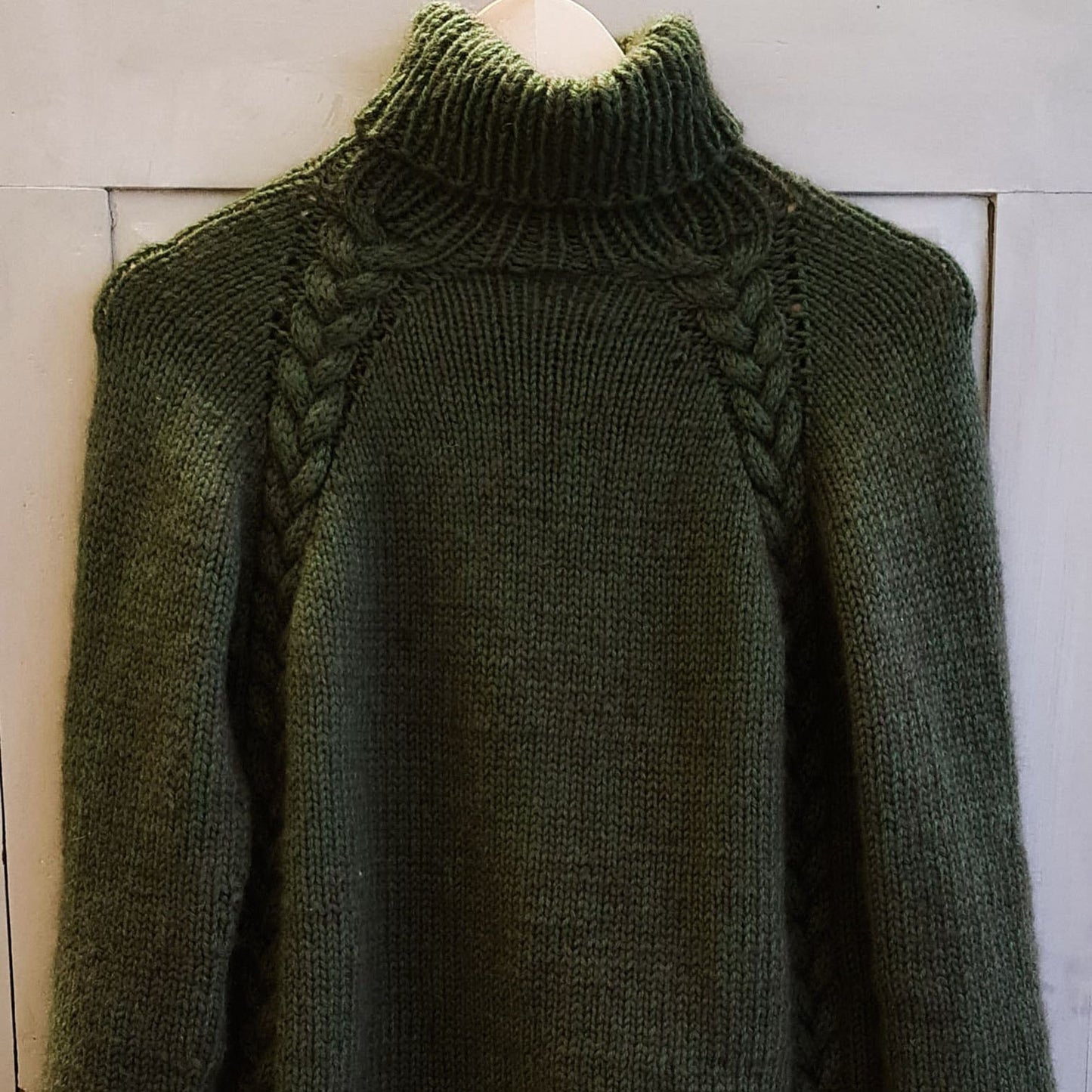 Falscher Vogel - Damenpullover, RVO mit Zopfmuster