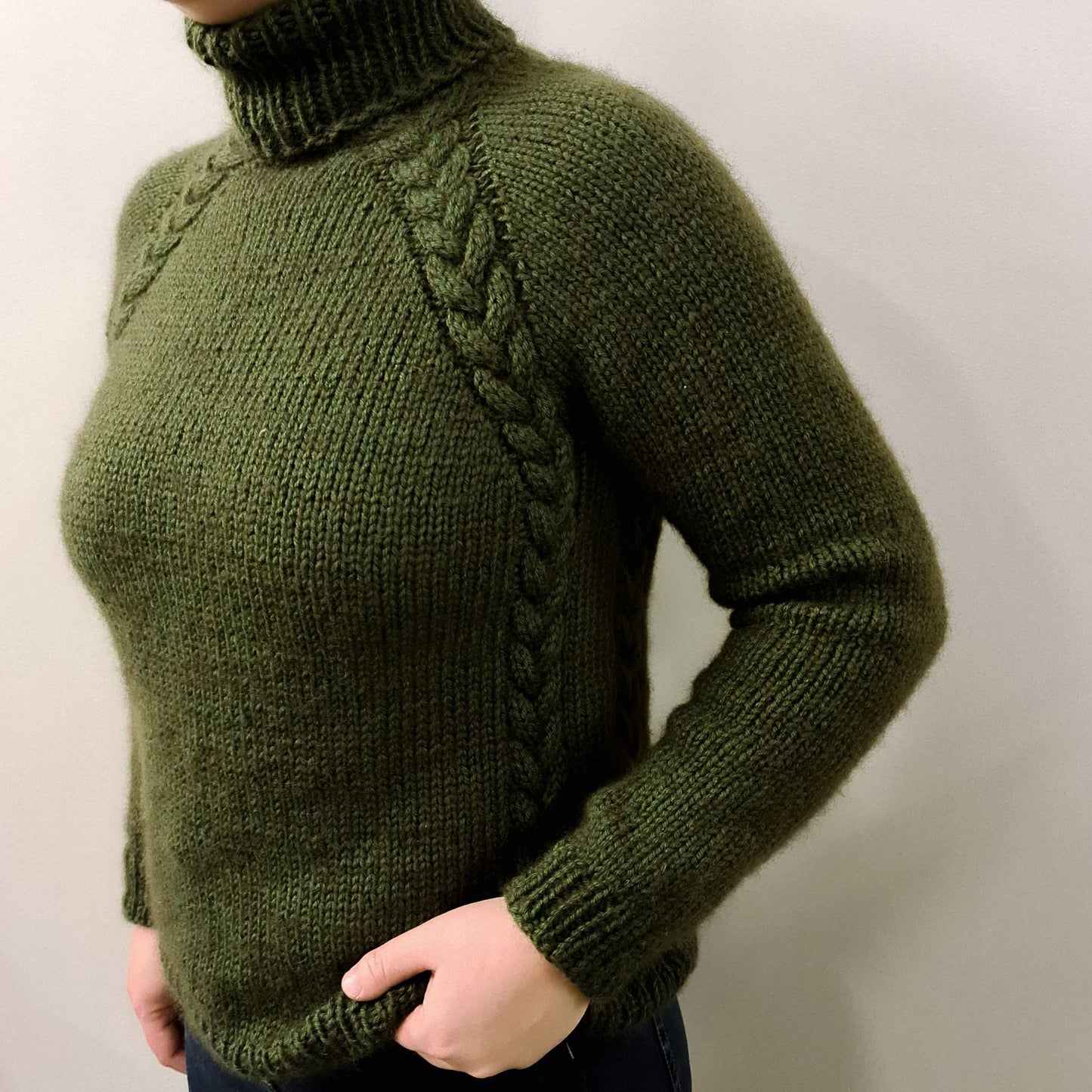 Falscher Vogel - Damenpullover, RVO mit Zopfmuster