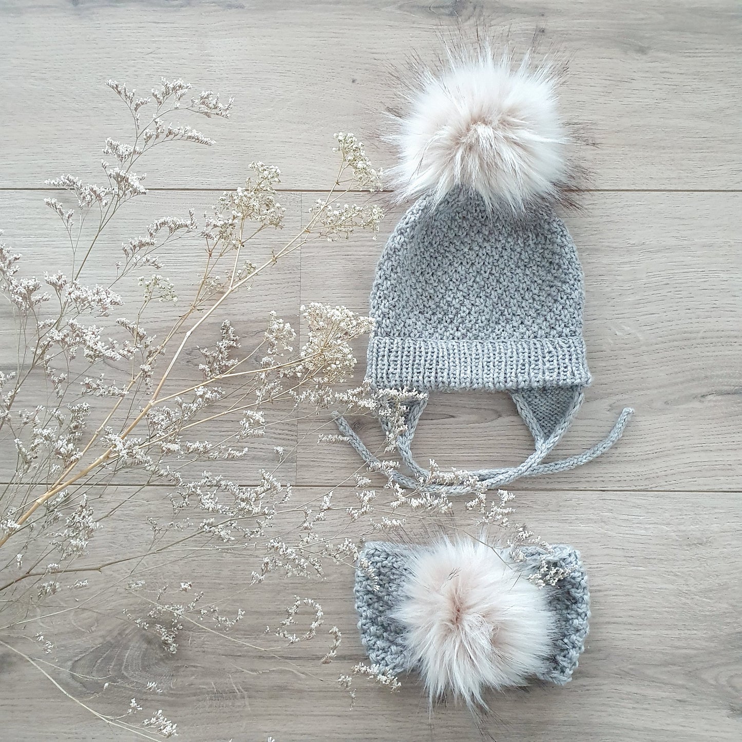 UNA - Stirnband mit Perlmuster und Pompon