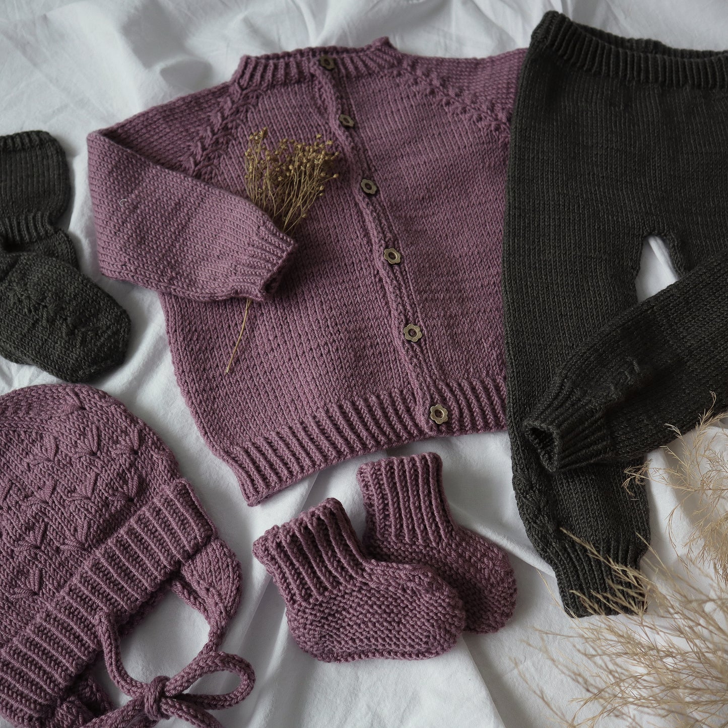 NIKITA - Kindermütze mit Blumenmuster