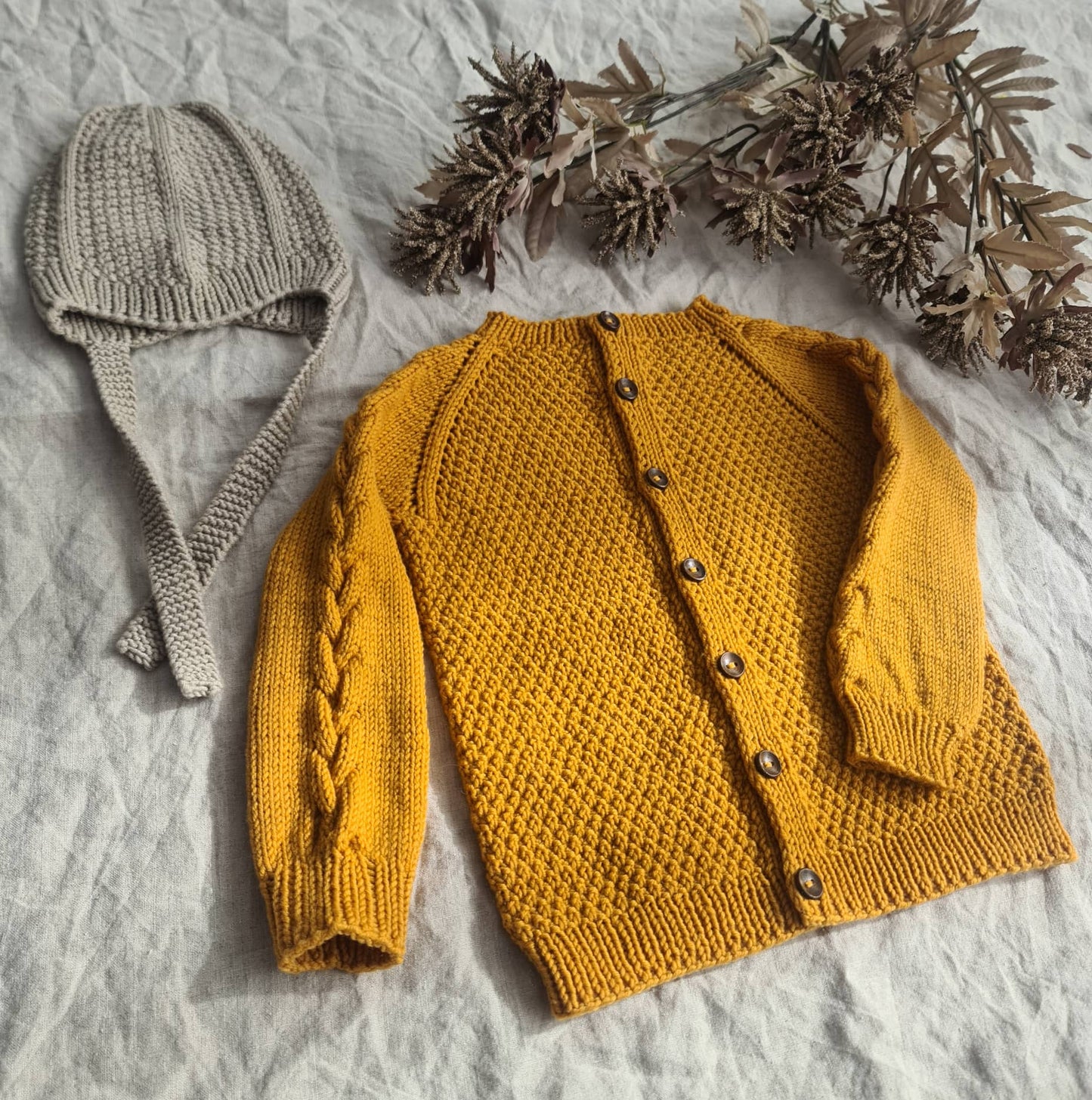 Mouk - Kinderjacke mit Zöpfen und Perlmuster