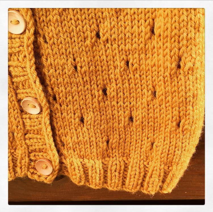 Ruth - Kinderpullover mit Lochmuster
