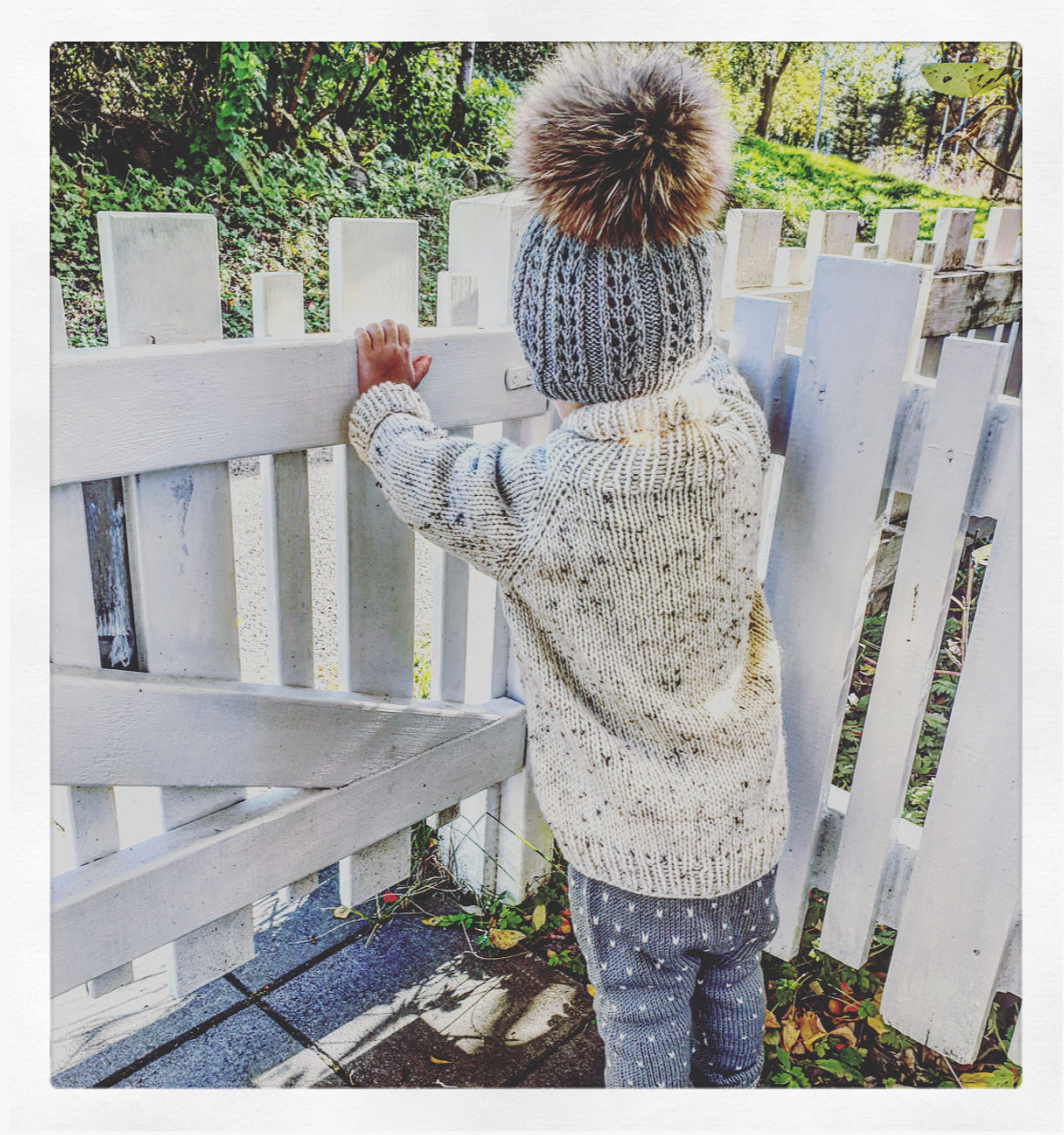 Kari - ein oversize Kinderpullover aus dicker Wolle.