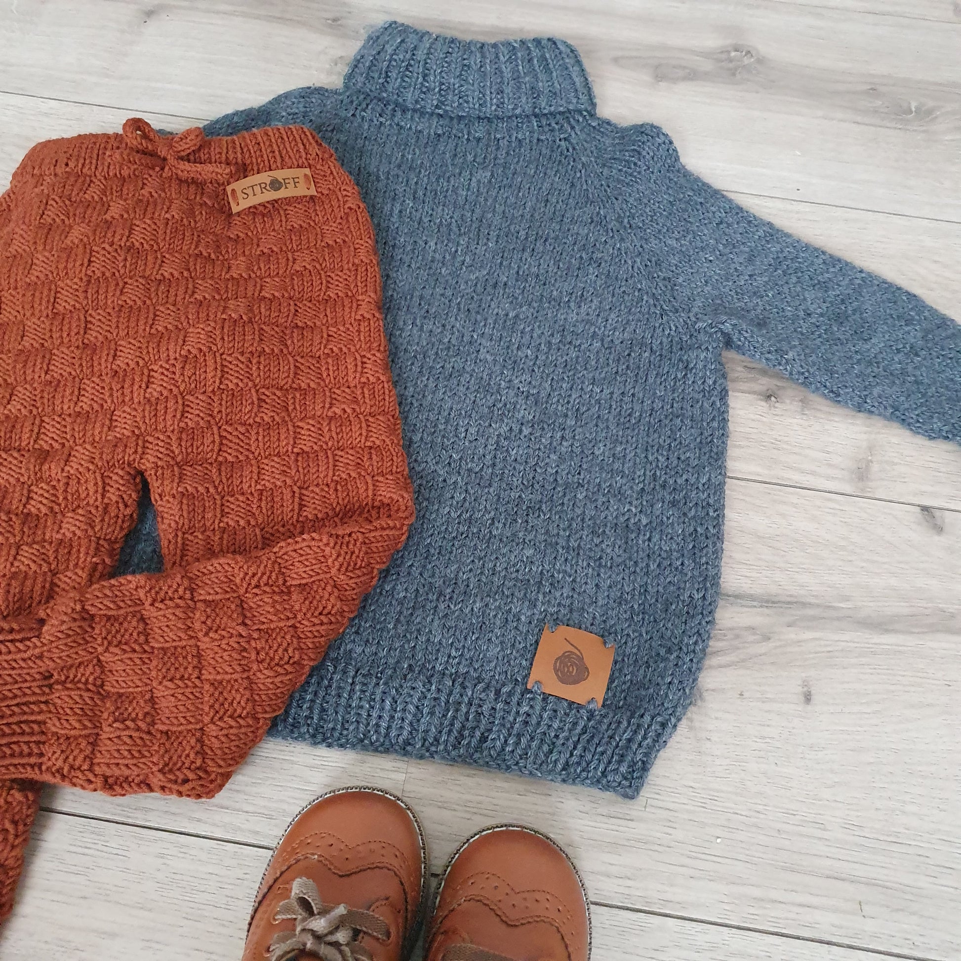 Kari - ein oversize Kinderpullover aus dicker Wolle.