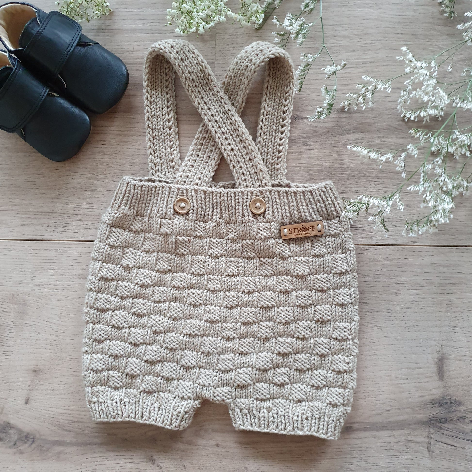 Mugison - kurze Babyhose mit Hosenträgern