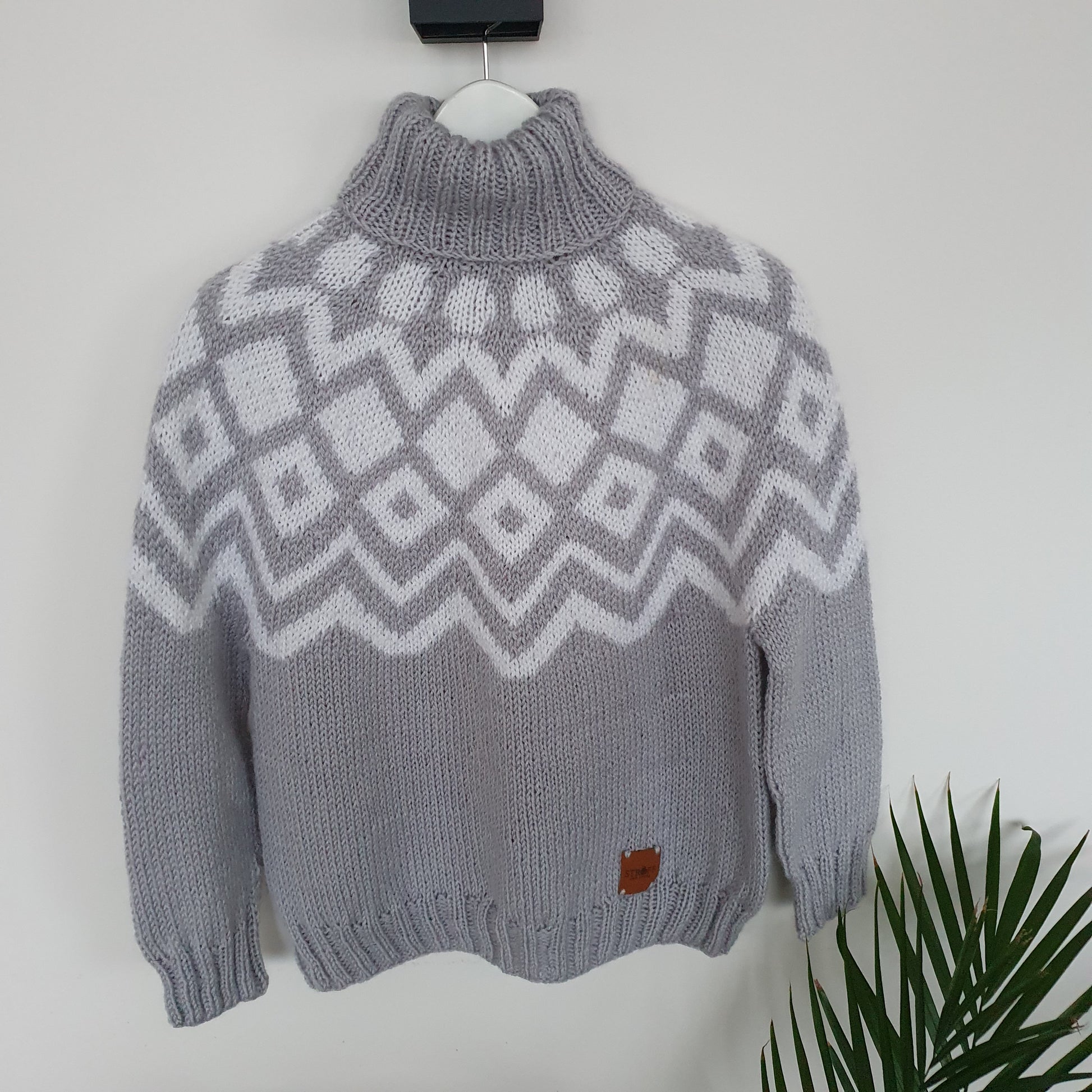 Frost - ein Damenpullover mit klassischem Isländermuster, als RVO gestrickt.