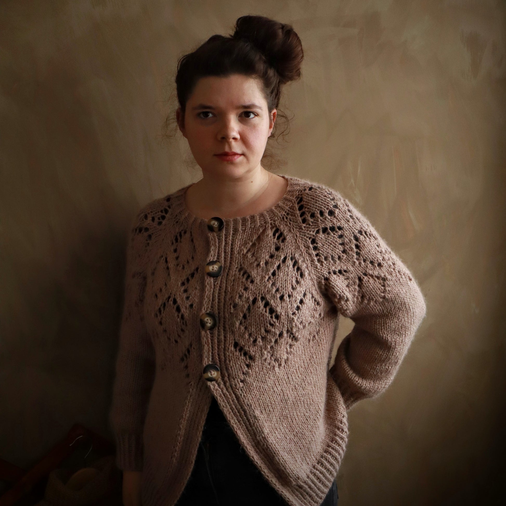 EVA Cardigan mit Lochmuster