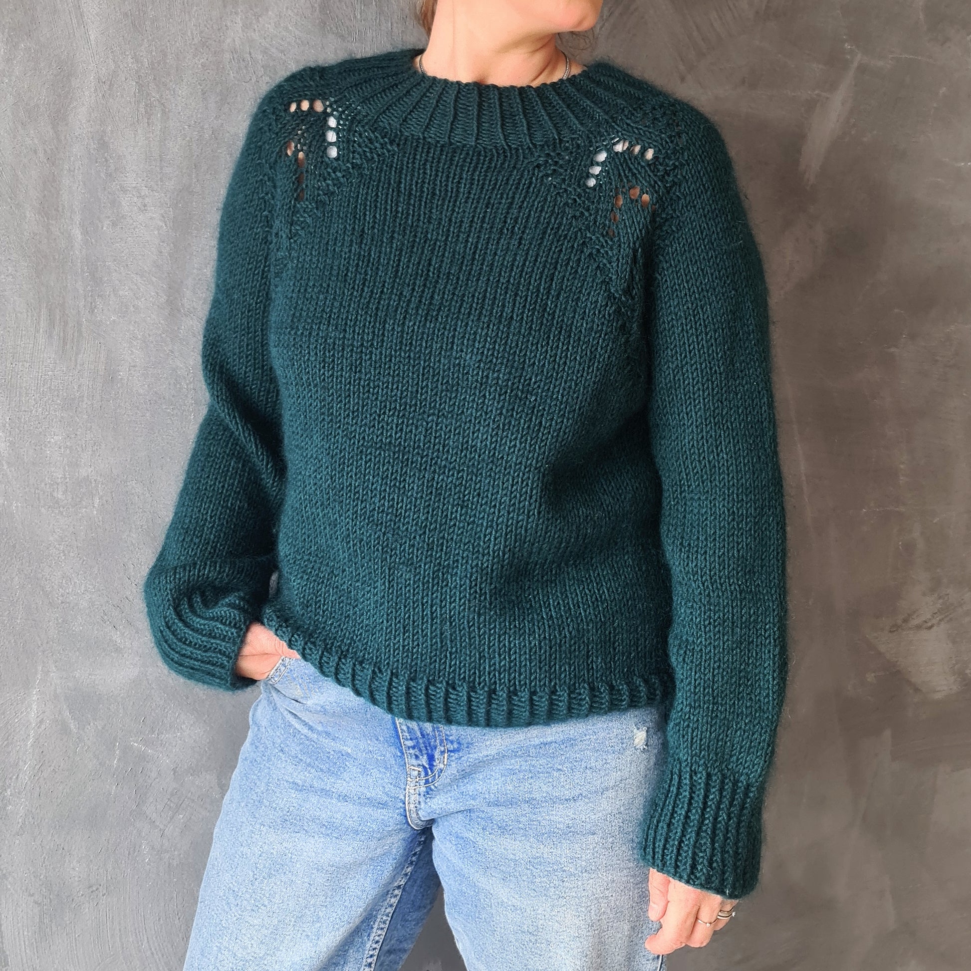 HOFFNUNG - ein Damenpullover mit Lochmuster