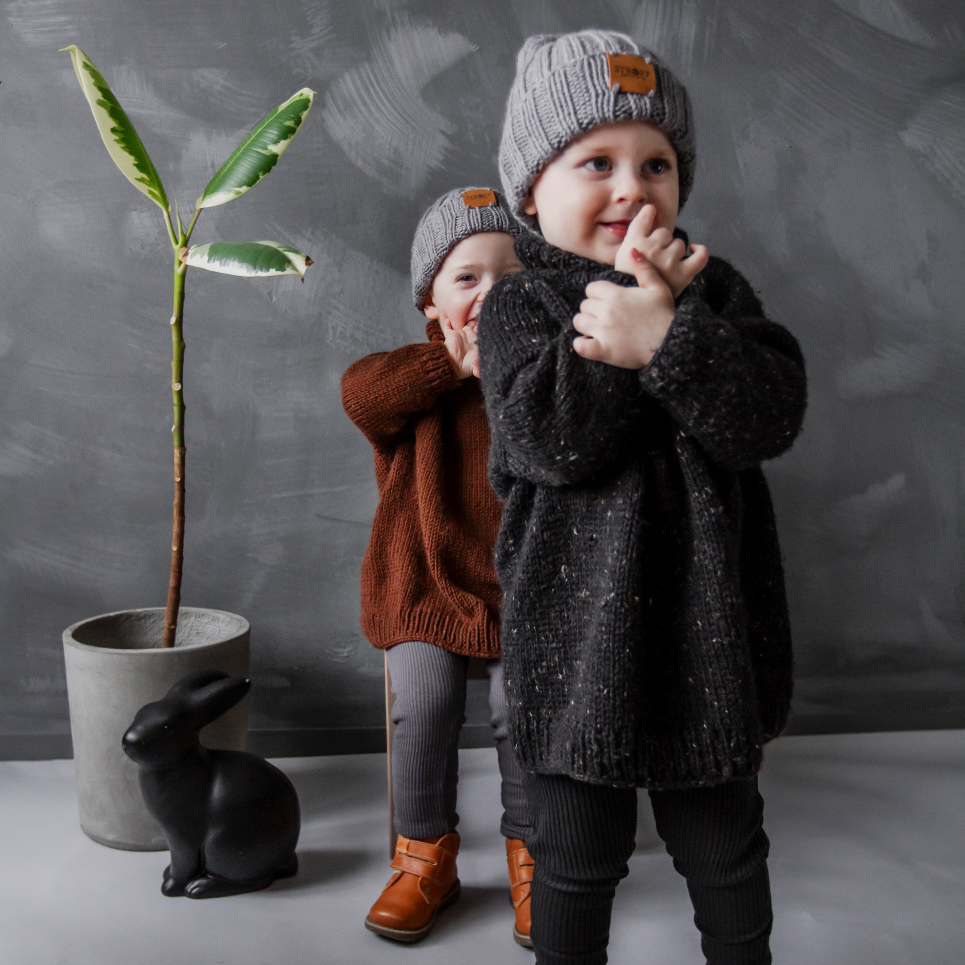 Kari - ein oversize Kinderpullover aus dicker Wolle.