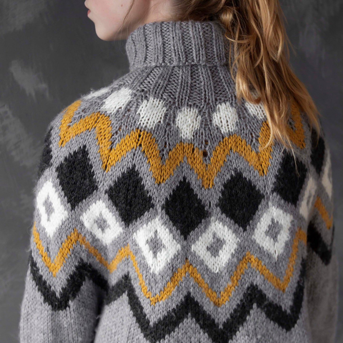 Frost - ein Damenpullover mit klassischem Isländermuster, als RVO gestrickt.