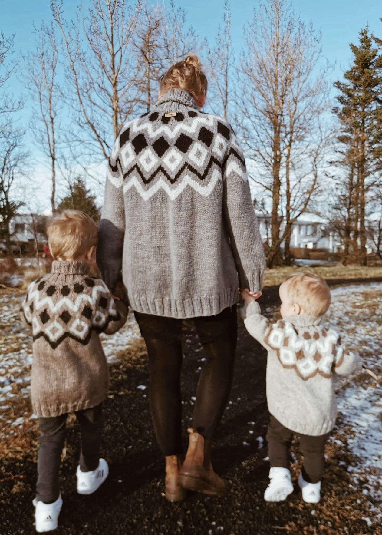 Frost - ein Kinderpullover mit klassischem Isländermuster, als RVO gestrickt.