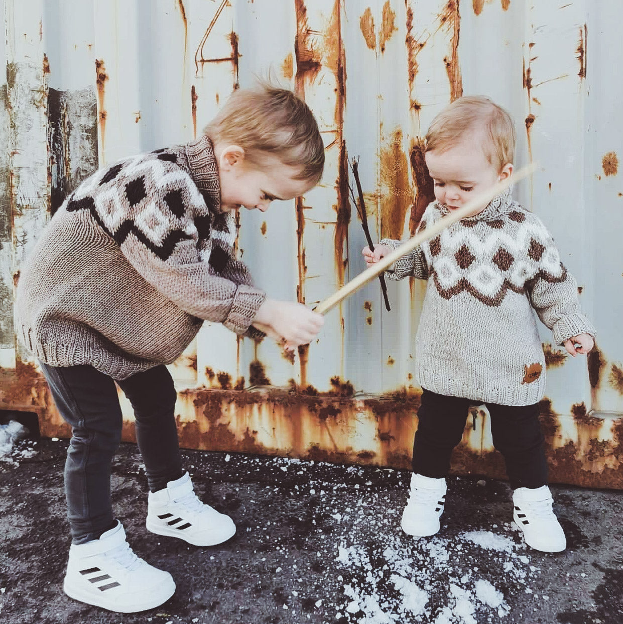 Frost - ein Kinderpullover mit klassischem Isländermuster, als RVO gestrickt.